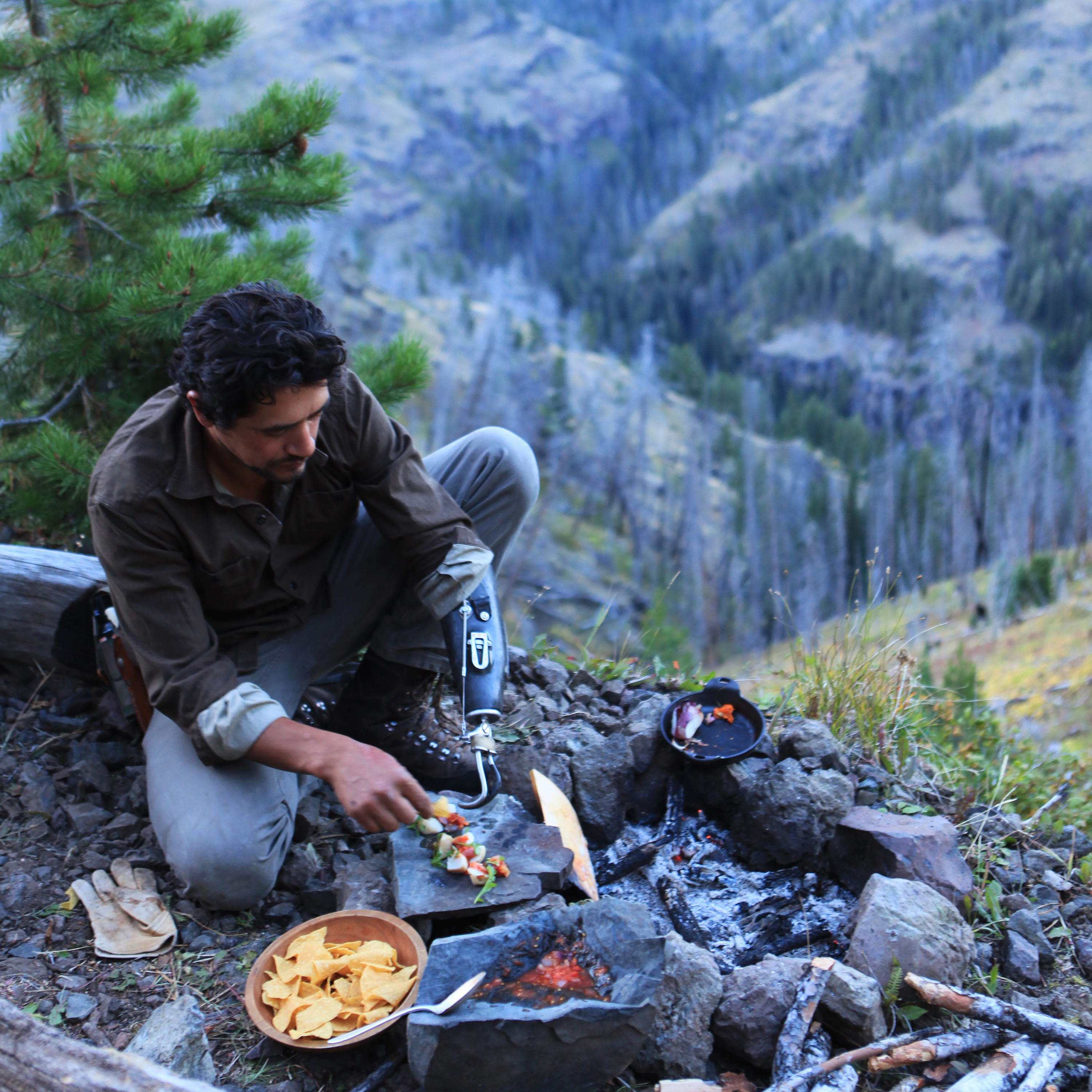 Eduardo cooks scallops in Paradise Valley, Montana